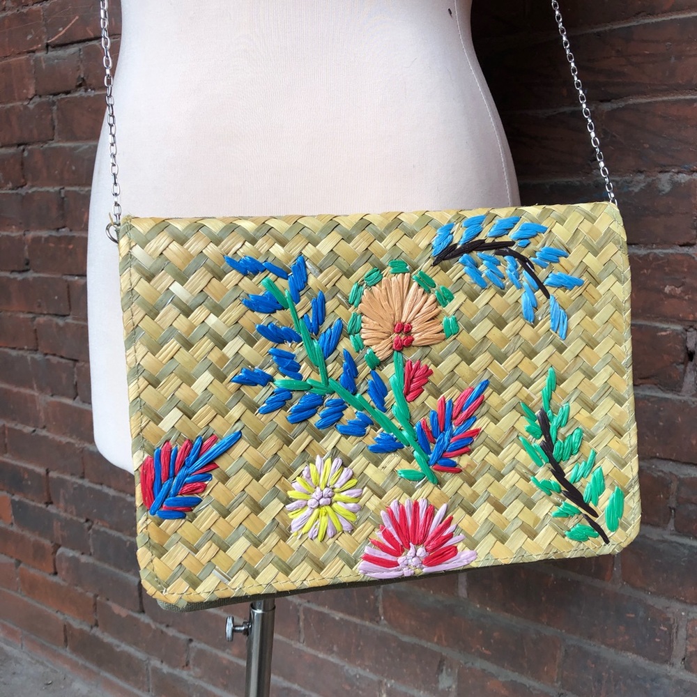 Vintage embroidered straw shoulder bag / purse